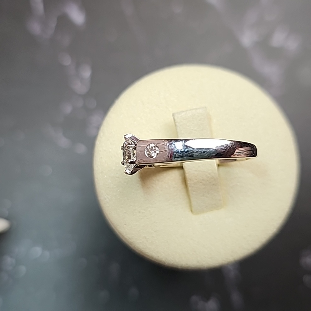 G/VVS1 0.58 OVAL DIAMOND CATHEDRAL SET 14 KT WHITE GOLD RING WITH APPRA… - Picture 9 of 16